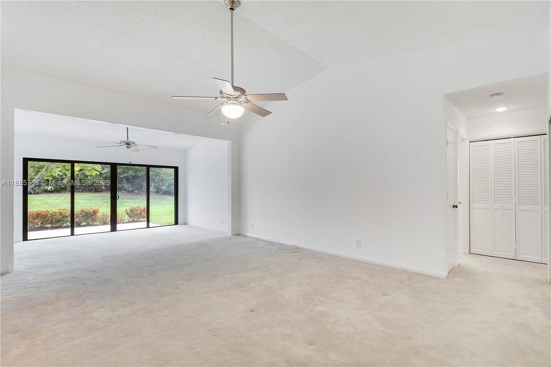 Activo con contrato: $435,000 (3 camas, 2 baños, 1542 Pies cuadrados)