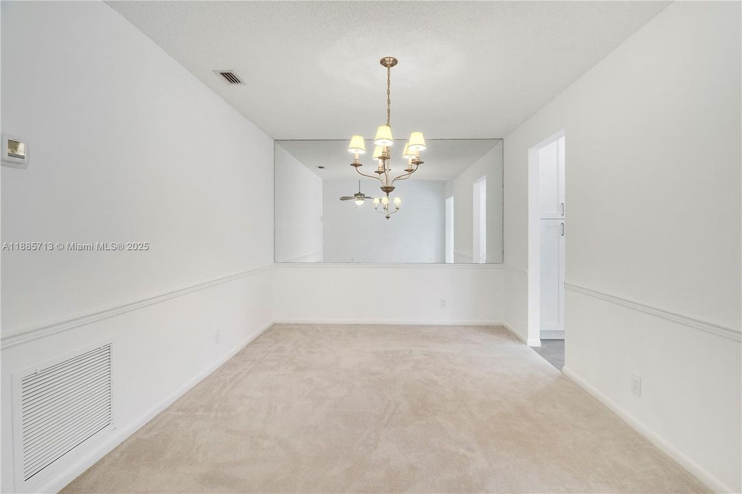 Activo con contrato: $435,000 (3 camas, 2 baños, 1542 Pies cuadrados)