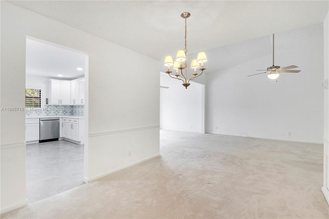 Activo con contrato: $435,000 (3 camas, 2 baños, 1542 Pies cuadrados)