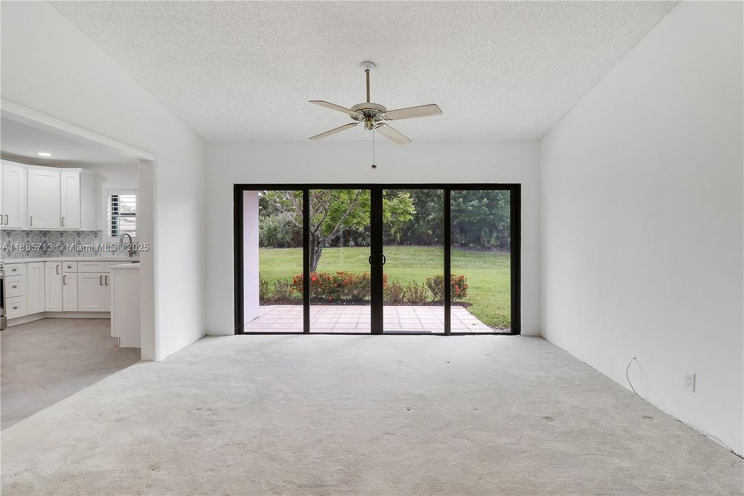 Activo con contrato: $435,000 (3 camas, 2 baños, 1542 Pies cuadrados)