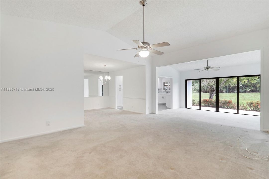 Activo con contrato: $435,000 (3 camas, 2 baños, 1542 Pies cuadrados)