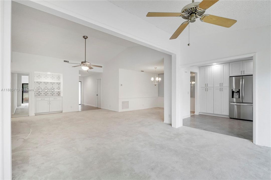 Activo con contrato: $435,000 (3 camas, 2 baños, 1542 Pies cuadrados)