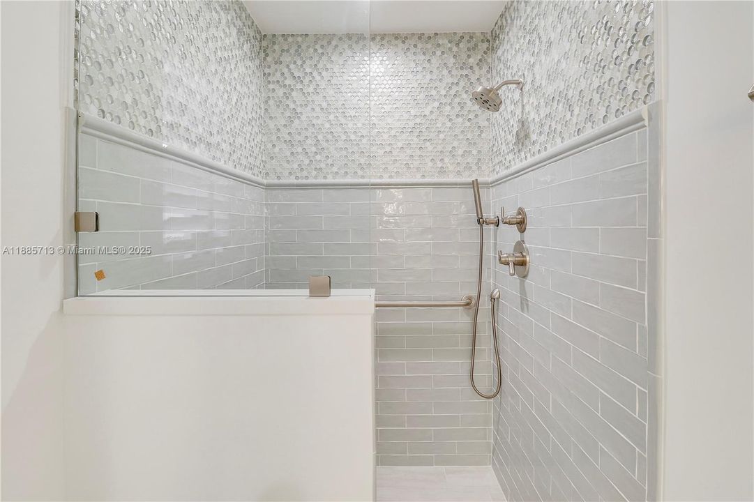 Activo con contrato: $435,000 (3 camas, 2 baños, 1542 Pies cuadrados)