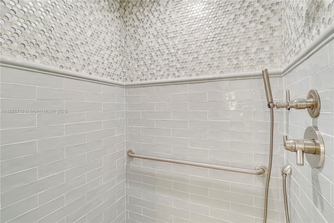 Activo con contrato: $435,000 (3 camas, 2 baños, 1542 Pies cuadrados)