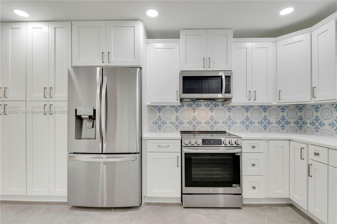 Activo con contrato: $435,000 (3 camas, 2 baños, 1542 Pies cuadrados)