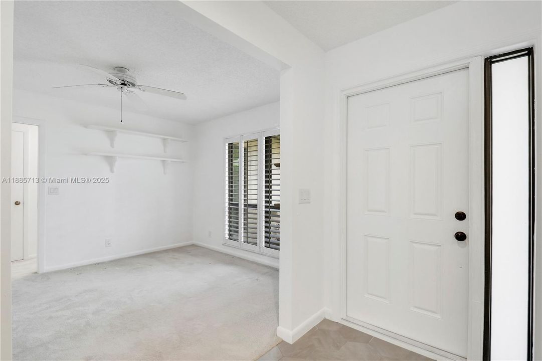 Activo con contrato: $435,000 (3 camas, 2 baños, 1542 Pies cuadrados)