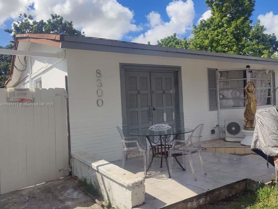 Под контрактом: $479,900 (3 спален, 2 ванн, 2182 Квадратных фут)