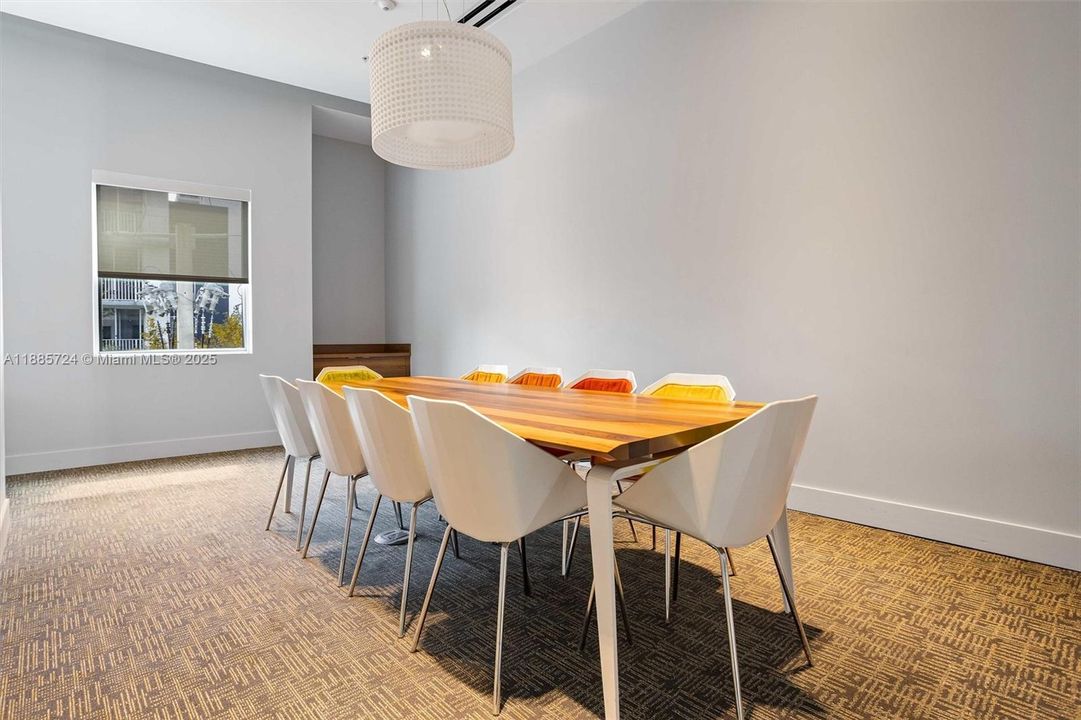 For Sale: $438,000 (1 beds, 1 baths, 488 Square Feet)