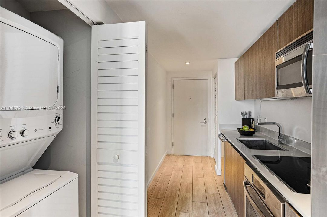 For Sale: $438,000 (1 beds, 1 baths, 488 Square Feet)