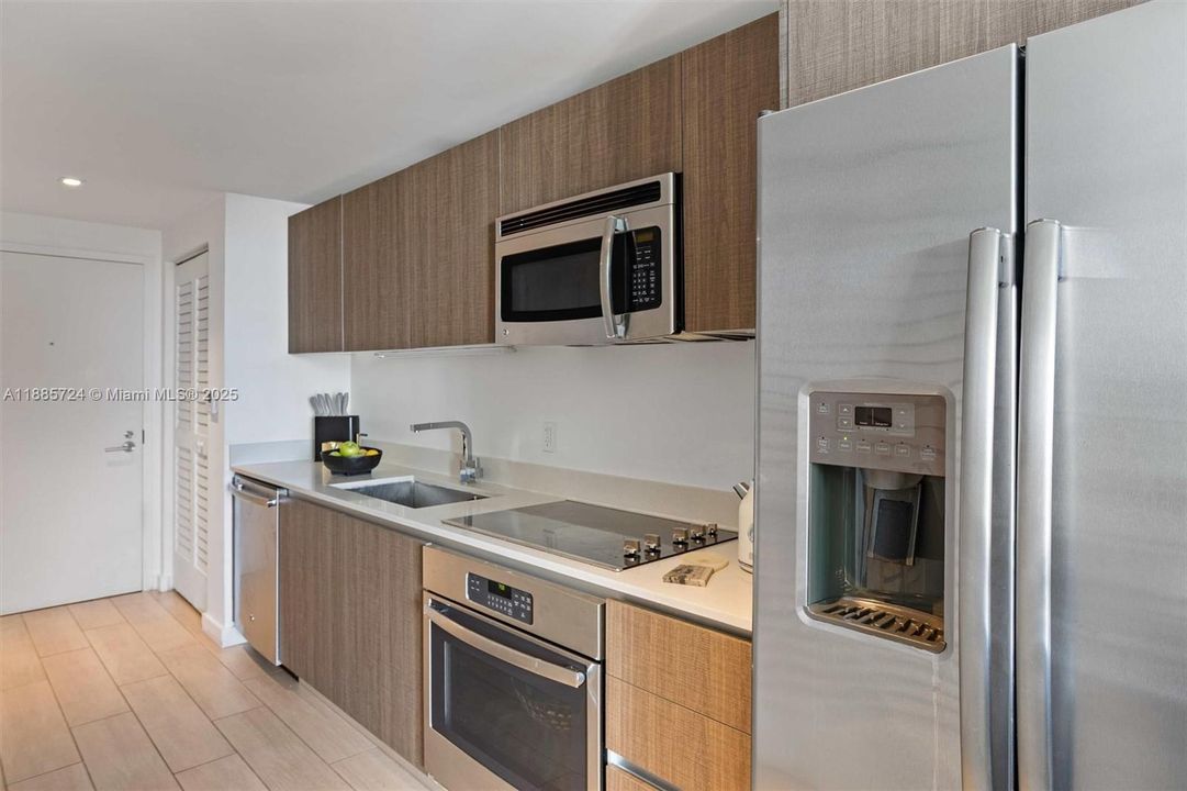 For Sale: $438,000 (1 beds, 1 baths, 488 Square Feet)