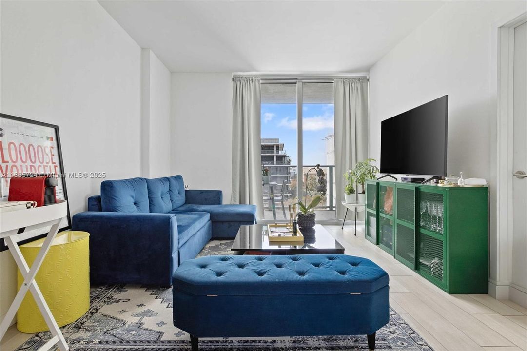 For Sale: $438,000 (1 beds, 1 baths, 488 Square Feet)