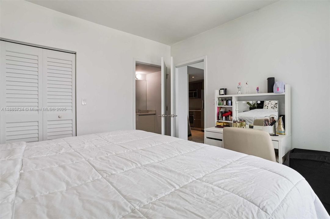 For Sale: $438,000 (1 beds, 1 baths, 488 Square Feet)