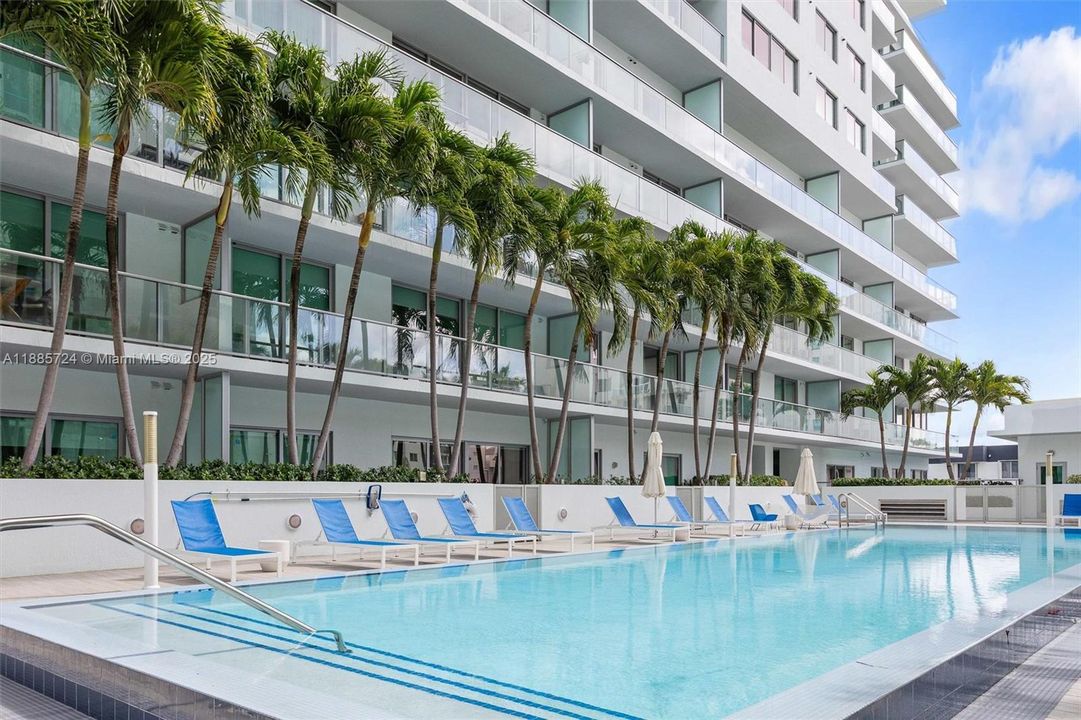 For Sale: $438,000 (1 beds, 1 baths, 488 Square Feet)