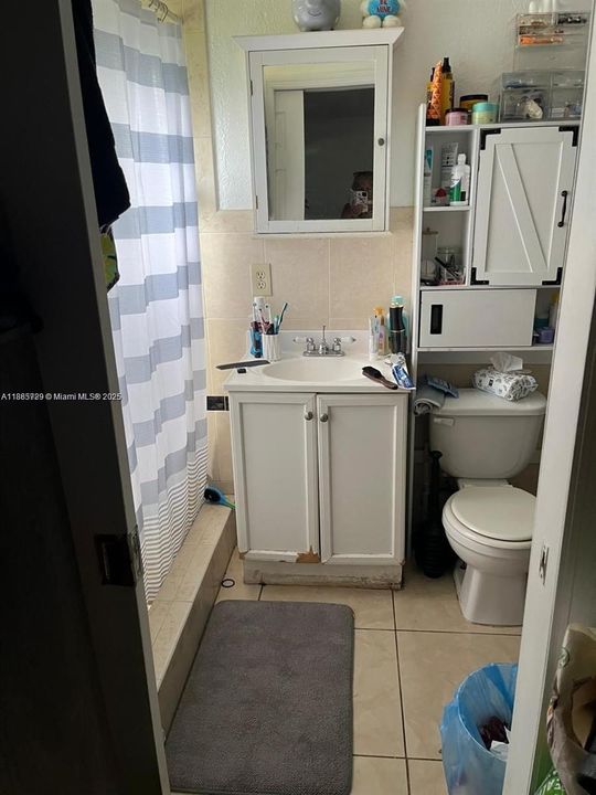 Active With Contract: $2,500 (3 beds, 2 baths, 1027 Square Feet)