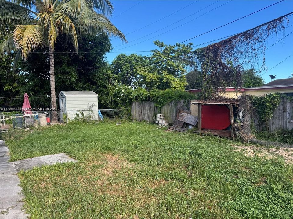 Active With Contract: $2,500 (3 beds, 2 baths, 1027 Square Feet)