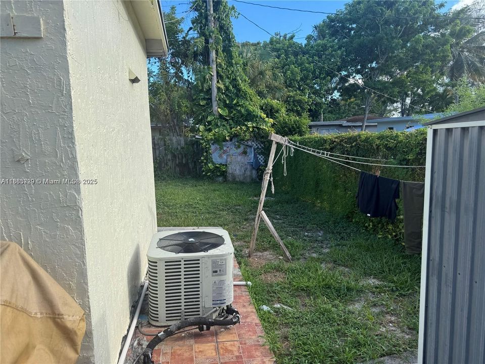 Active With Contract: $2,500 (3 beds, 2 baths, 1027 Square Feet)