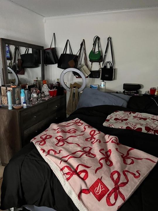 Active With Contract: $2,500 (3 beds, 2 baths, 1027 Square Feet)