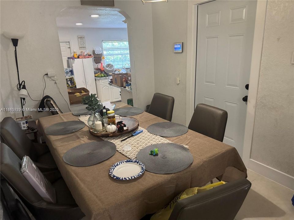 Active With Contract: $2,500 (3 beds, 2 baths, 1027 Square Feet)