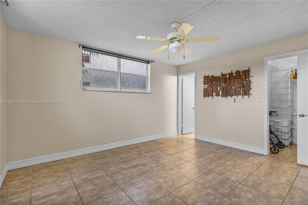 合同活跃: $139,500 (2 贝兹, 2 浴室, 1170 平方英尺)