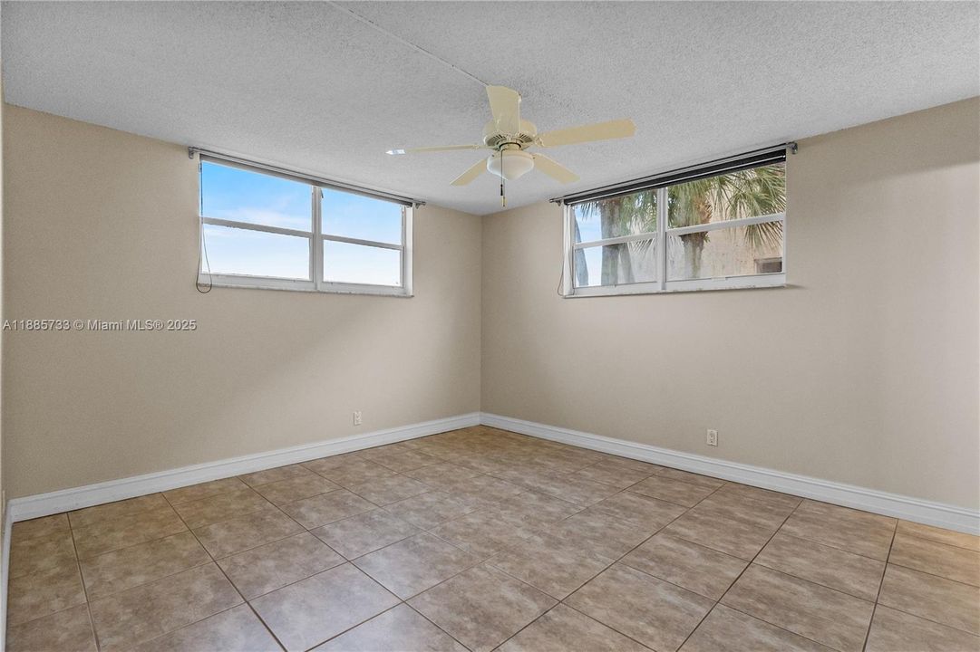 合同活跃: $139,500 (2 贝兹, 2 浴室, 1170 平方英尺)