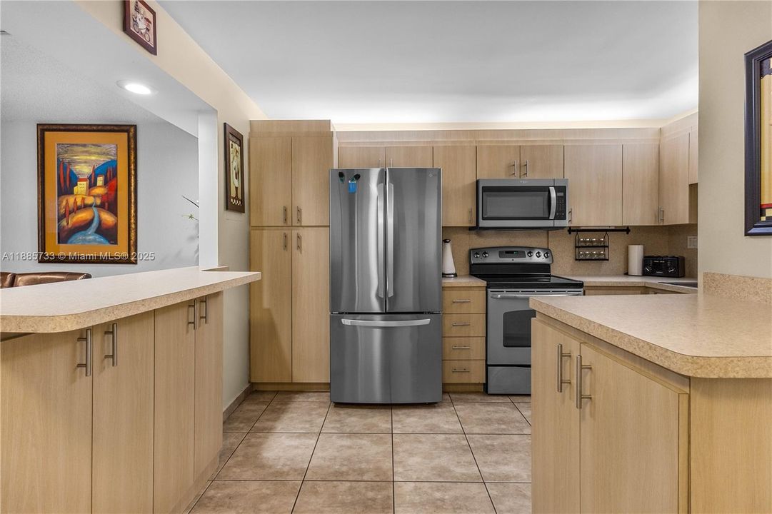 合同活跃: $139,500 (2 贝兹, 2 浴室, 1170 平方英尺)