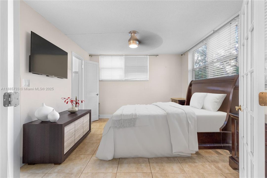 合同活跃: $139,500 (2 贝兹, 2 浴室, 1170 平方英尺)