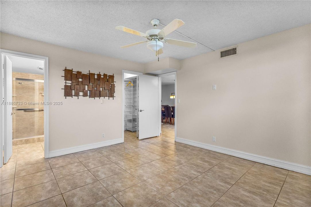 合同活跃: $139,500 (2 贝兹, 2 浴室, 1170 平方英尺)