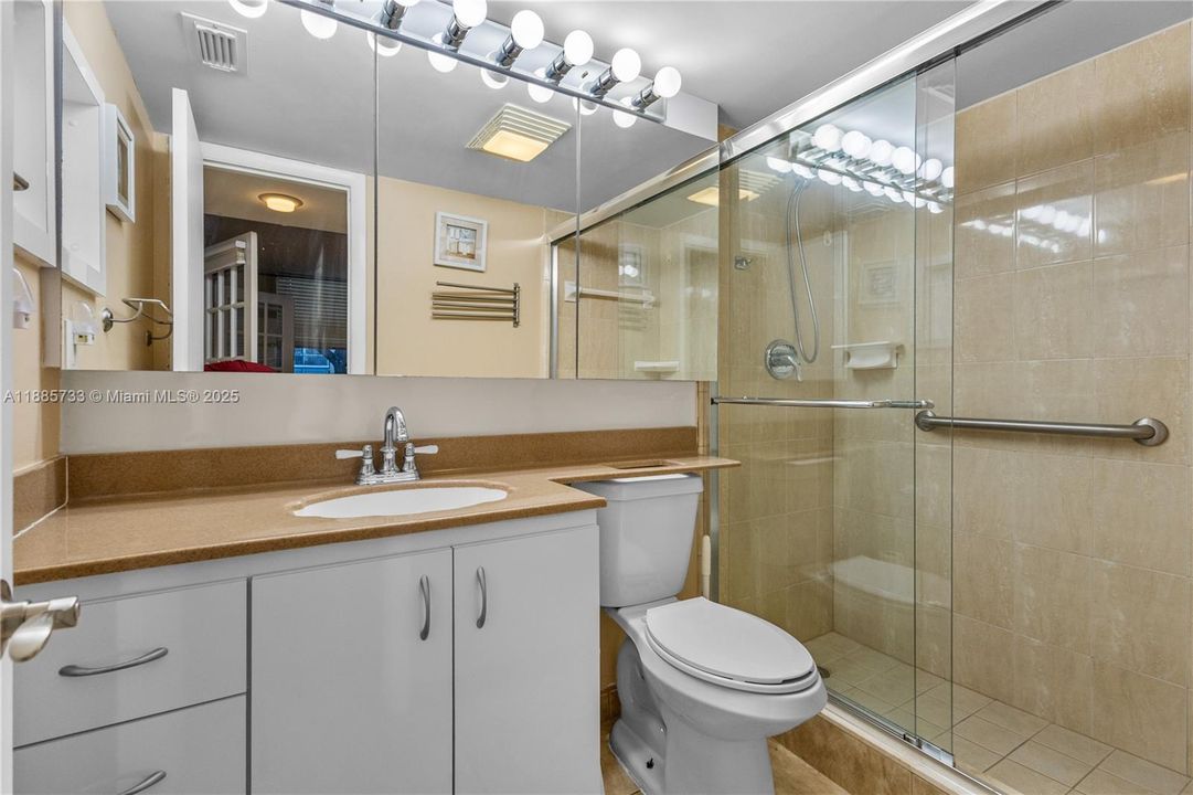 合同活跃: $139,500 (2 贝兹, 2 浴室, 1170 平方英尺)