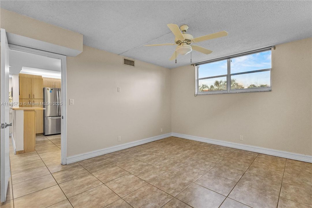 合同活跃: $139,500 (2 贝兹, 2 浴室, 1170 平方英尺)