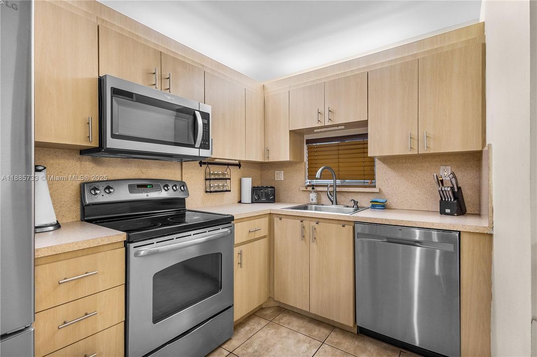 合同活跃: $139,500 (2 贝兹, 2 浴室, 1170 平方英尺)