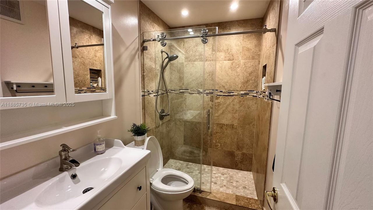 Activo con contrato: $3,390 (3 camas, 2 baños, 1744 Pies cuadrados)