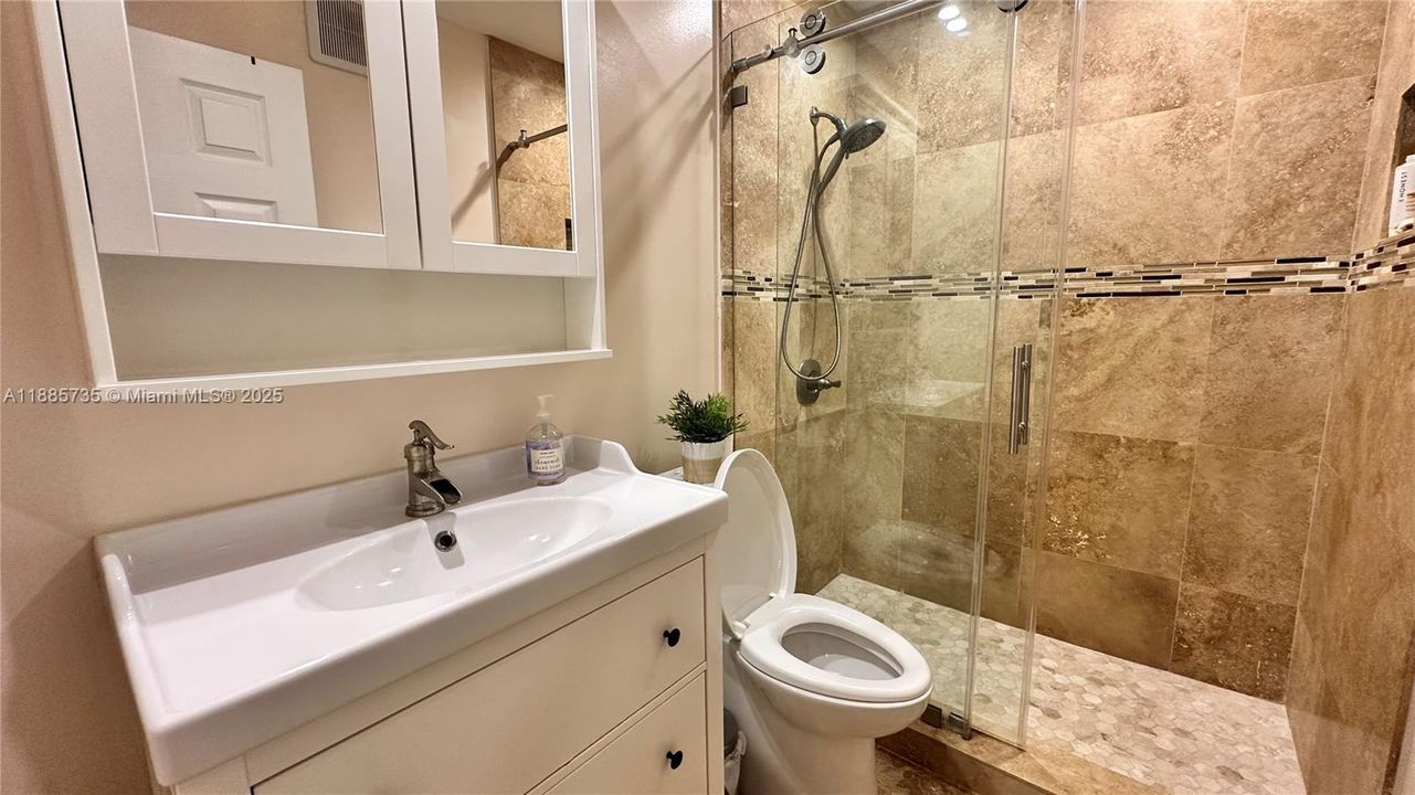 Activo con contrato: $3,390 (3 camas, 2 baños, 1744 Pies cuadrados)