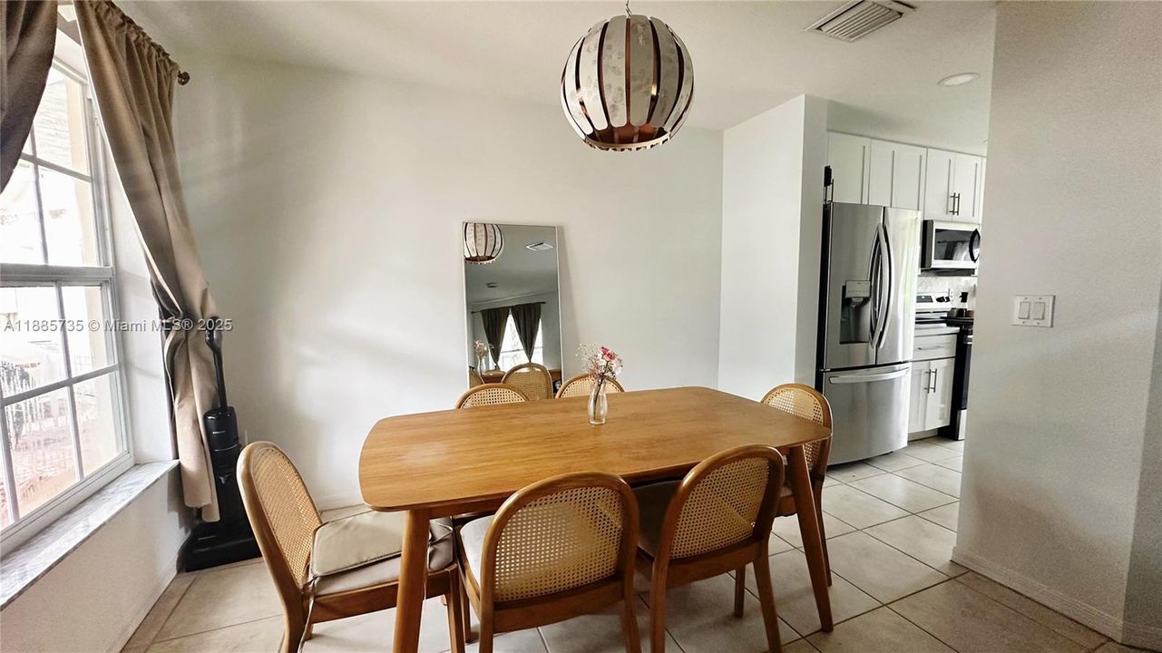 Activo con contrato: $3,390 (3 camas, 2 baños, 1744 Pies cuadrados)