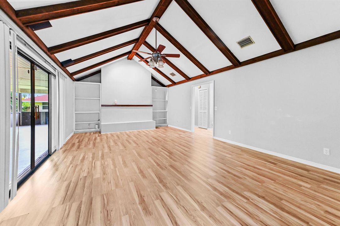 06 Living Room 04