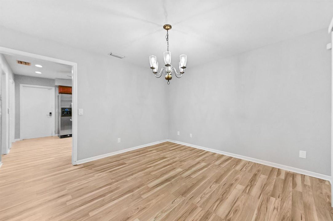 09 Dining Room 03