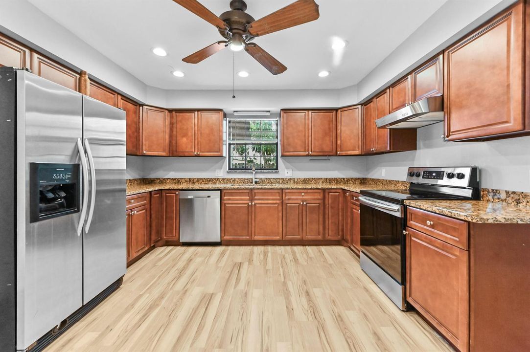 10 Kitchen 01