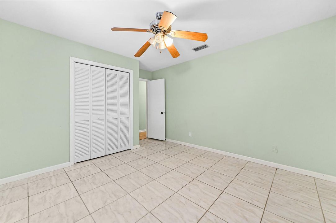 15 Bedroom 02