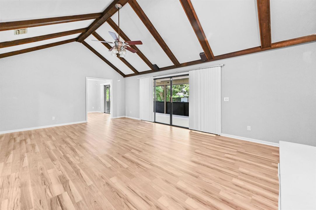 04 Living Room 02