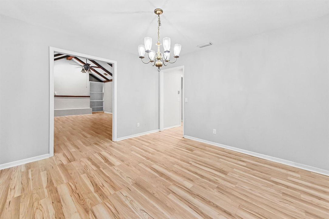 08 Dining Room 02