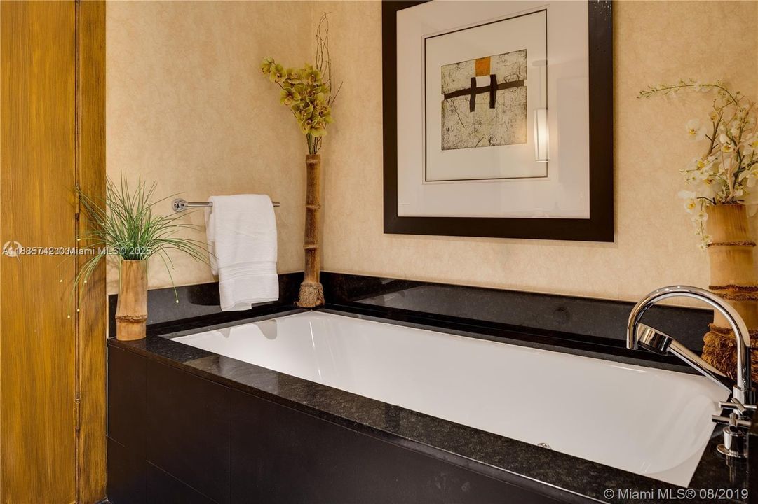 Recently Rented: $31,500 (2 beds, 2 baths, 1242 Square Feet)