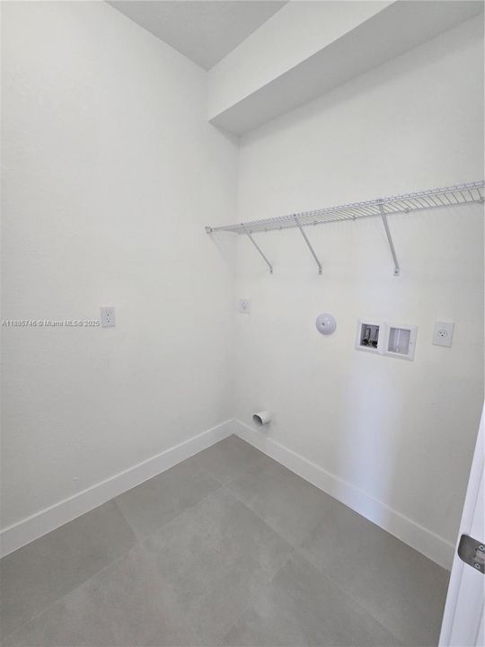 出租: $4,800 (4 贝兹, 3 浴室, 0 平方英尺)