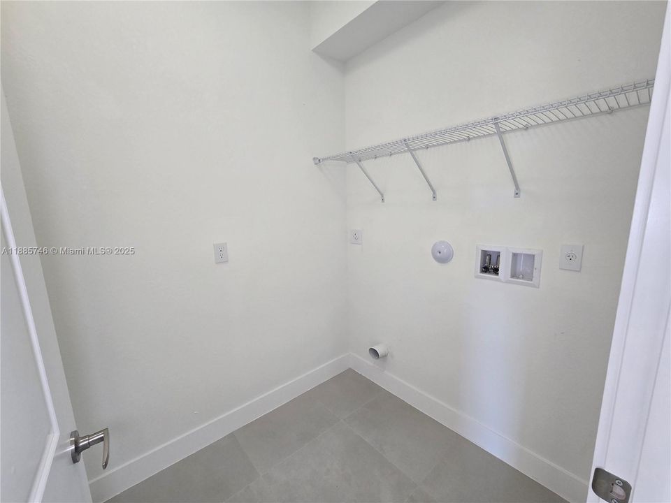 出租: $4,800 (4 贝兹, 3 浴室, 0 平方英尺)