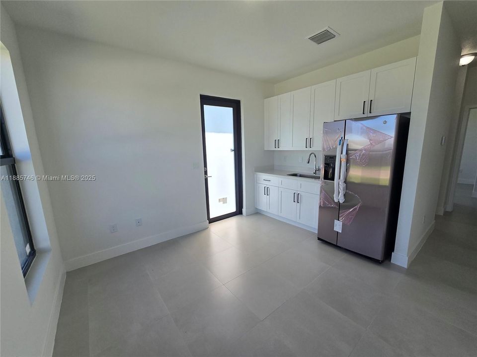 出租: $4,800 (4 贝兹, 3 浴室, 0 平方英尺)