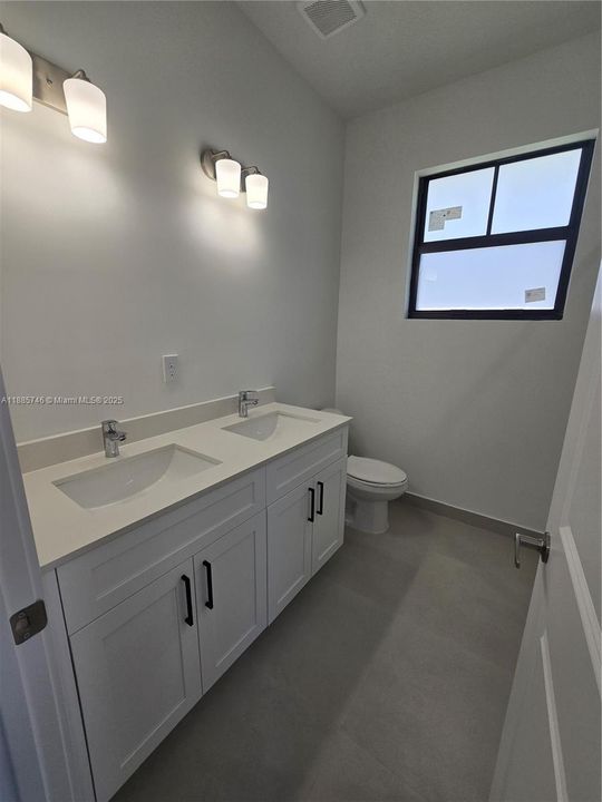 出租: $4,800 (4 贝兹, 3 浴室, 0 平方英尺)