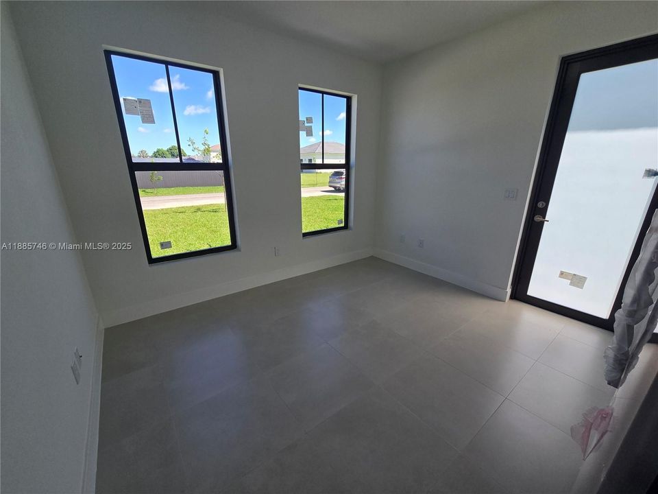 出租: $4,800 (4 贝兹, 3 浴室, 0 平方英尺)