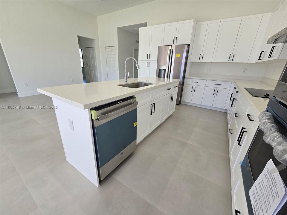 出租: $4,800 (4 贝兹, 3 浴室, 0 平方英尺)