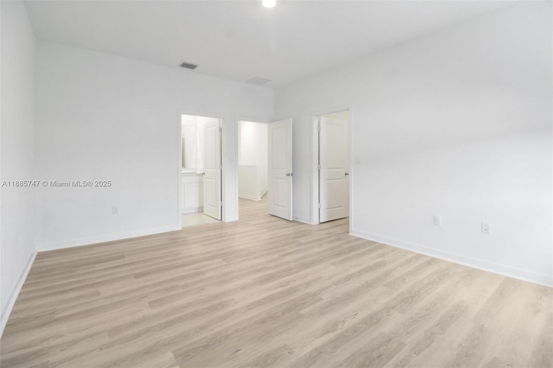 最近租的: $3,300 (3 贝兹, 2 浴室, 1597 平方英尺)