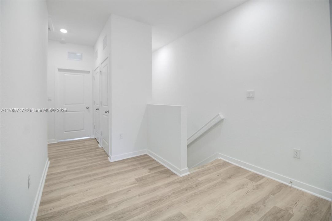 最近租的: $3,300 (3 贝兹, 2 浴室, 1597 平方英尺)