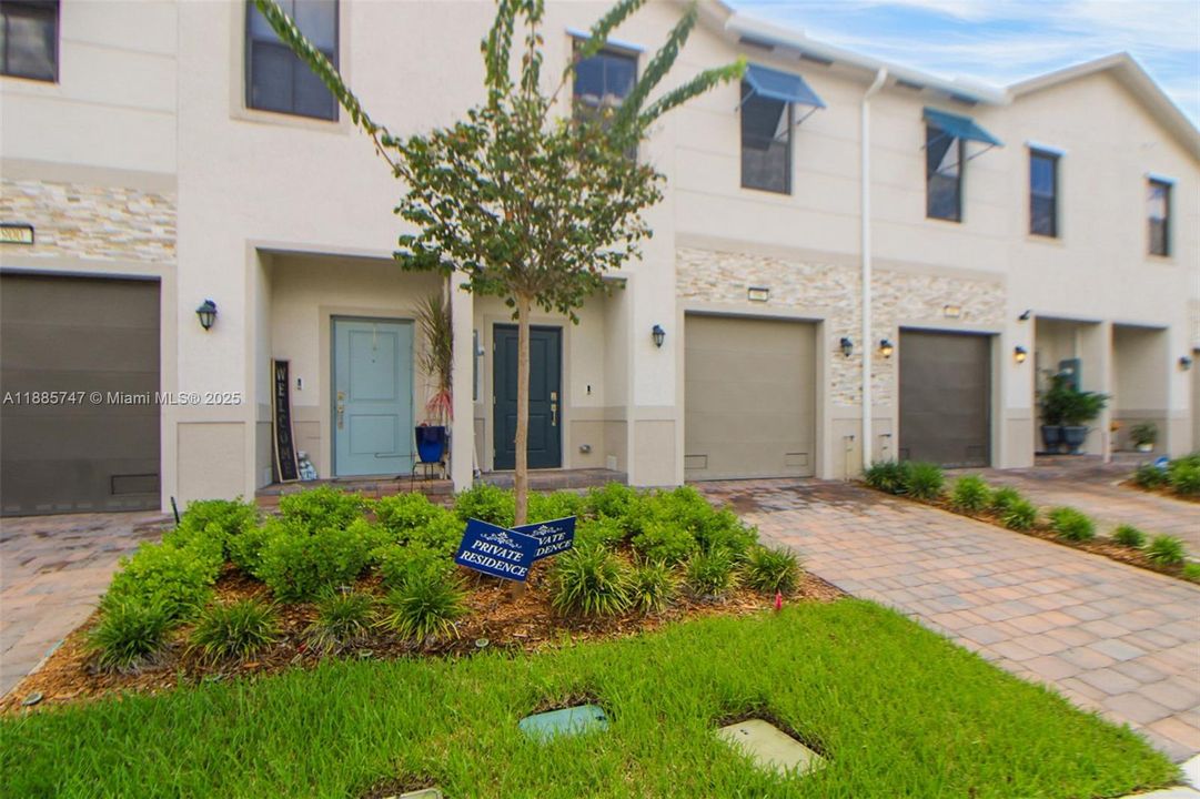 最近租的: $3,300 (3 贝兹, 2 浴室, 1597 平方英尺)