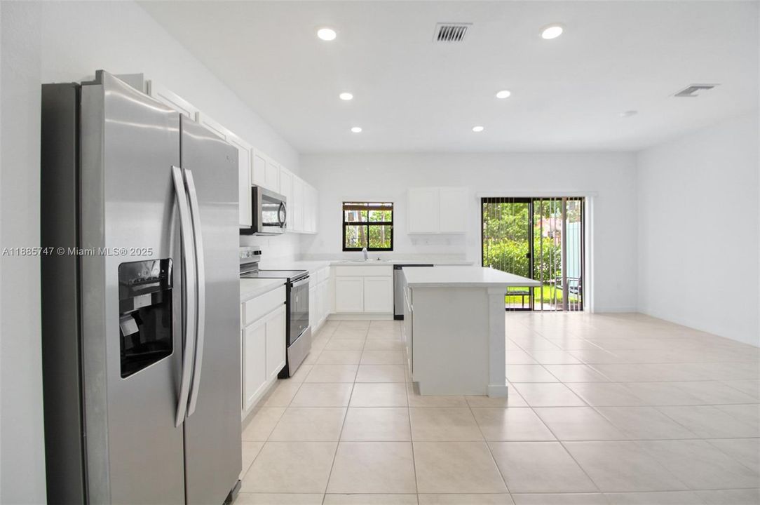 最近租的: $3,300 (3 贝兹, 2 浴室, 1597 平方英尺)